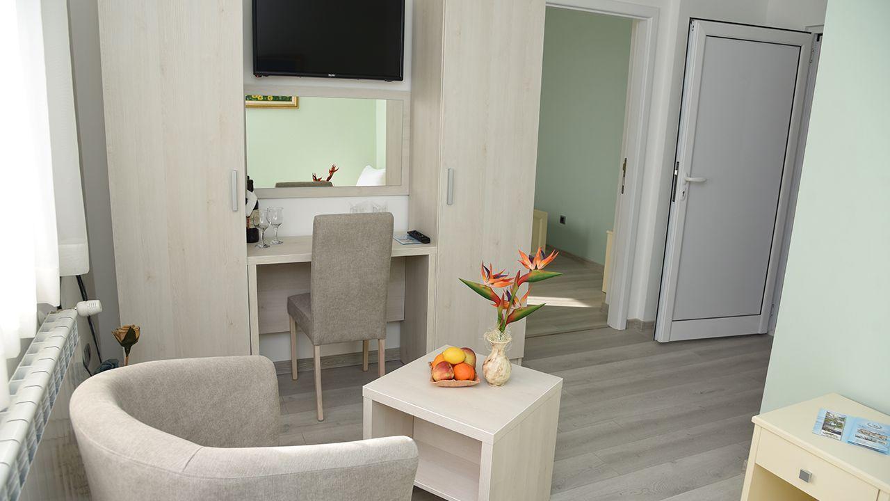 Hotel Mk, Plavi Restoran, 洛兹尼察 外观 照片